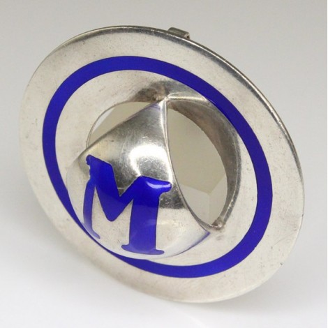 impozant medalion modernist Gucci " M ", argint emailat. Italia cca 1950